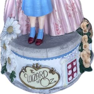 THE WIZARD OF OZ | San Francisco Music Box Figurine Dorothy & Glinda